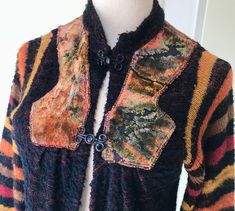 This is a 70s knit cardigan by Granny Purl. United Kingdom. FITS A SIZE XS AND S.  This is a vintage item. Has signs of wear.  Item has been washed.   MEASUREMENTS approx. taken flat on a table:  Length: 70 cm - 27.5 inches.  Armpit to armpit: 46 cm - 18 inches. Not stretched.  Length sleeves is 3/4 on me.    Item is shipped from Holland WITH a track and trace number.  Please ask any questions prior to purchasing, thank you. Vintage Multicolor Cardigan For Fall, Vintage Multicolor Cotton Cardigan, Retro Knit Cardigan For Fall, One Size Vintage Winter Cardigan, Vintage Brown Cotton Cardigan, Purl Knit, Cardigan Vintage, Jumpers And Cardigans, Cardigans For Women