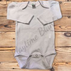 Brand: The Laughing Giraffe® Material: 65% Polyester / 35% Cotton - Interlock Knit, 6.5 oz. Color: White Size: Newborn, 0-3M, 3-6M, 6-12M, 12-18M, 18-24M Long Sleeves Baby Scallop Trim One Piece These long sleeve baby onesies with scallop trim are a must-have in every baby's wardrobe from The Laughing Giraffe. Keep your little one warm with these ultra-soft bodysuits made from 6.5 oz. 65% Polyester / 35% Cotton with an Interlock Knit perfect for embroidery, monogramming, screen printing and subl Blank Apparel, Scallop Trim, Sublimation Blanks, Gender Neutral Baby, White Long Sleeve, Baby Bodysuit, Little One, Onesies, Baby Onesies