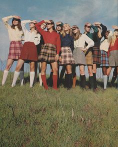 Retro Outfits Skirt, 70s Skirt Outfit, Retro 80s Outfits, Outfit 90s Style, Retro Outfits 90s, Aesthetic Retro Outfit, 60s Outfit, Clueless Vibes