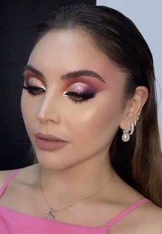 Glamor Makeup, Makeup Looks Tutorial, Makeup Inspo, Floral Designs, Maquillaje De Ojos, Makeup Tutorial, Makeup Looks, Beauty Makeup