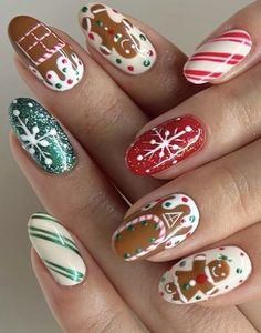 Acrylic Nail Designs Short Christmas, Christmas Short Hair Ideas, Robin Nails Christmas, Christmas Nails Short Red And Green, Christmas Nails Detailed, Christmas Nail Art Ideas & Design, Christmas Themed Nails Acrylic Short, Christmas Nail Inspo 2023, Short Christmas Nail Designs 2023