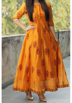 Orange Big Butta Maxi Clothes Design Ideas, Hippie Patterns, Long Gown Dress, Kurti Designs Party Wear, Kurti Neck Designs, Indian Gowns