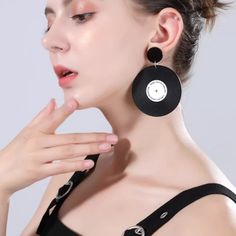 Super Rad Vintage Vinyly Record Earrings. On Record It Says "Make Love Records Inc." If You Are A Music Lover, These Are A Must Have! 50s Earrings, Record Earrings, 1950s Jewelry Style, Dj Gifts, Rock & Roll, 1950s Jewelry, Funny Earrings, Gifts For Aunt, Retro Accessories