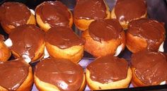 there are many donuts with chocolate frosting in the middle and on the bottom