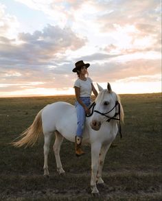 Farm Lifestyle, Cowgirl And Horse, Cowboy Horse, Horse Ranch, Horse Life