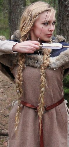 Viking Braids: Beautiful Hairstyle of The Viking Queen Viking Queen, Medieval Hairstyles, Viking Braids, Fest Outfits, Viking Hair, Viking Woman, Fantasy Hair, Bow And Arrow