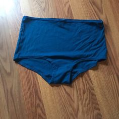 Nwot Feather Panty Blue Ribbed Coverage Panties M. Brand New From Liquidation Blue Fitted Seamless Bottoms, Blue Seamless Short Bottoms, Seamless Short Blue Bottoms, Short Seamless Blue Bottoms, Blue Stretch Seamless Bottoms, Blue Fitted Bottoms For Loungewear, Fitted Blue Bottoms For Loungewear, Blue Seamless Stretch Bottoms, Blue High Waist Stretch Bottoms