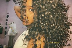 #pretinhas #cachos Self Pictures, Model Poses Photography, Poses For Photos, Photo Styling, Pretty Selfies, Selfie Poses, Curly Hair Styles Naturally, Model Poses, Girly Girl