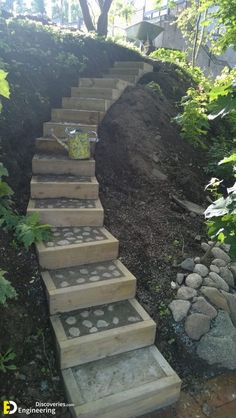 33 Amazing Ideas To Make Your Own Steps In Your Garden | Engineering Discoveries Hill Steps, Interior Steps, Steps Garden, Backyard Hill Landscaping, Cabin Stairs, Indoor Stairs, Sloped Backyard Landscaping, Landscape Stairs, Landscape Steps