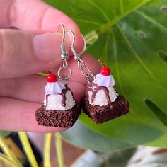 Cute Clay Creations, Silly Earrings, Friend Holiday, Crazy Earrings, Candy Fashion, Cool Objects, Pinterest Christmas, Polymer Clay Food, Novelty Earrings