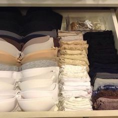 Apartment Closet Organization, Room Organization Bedroom, Wardrobe Organisation, Dresser Organization, Drawer Organizers, Organization Bedroom, Closet Design, Room Ideas Bedroom