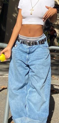 Low Waisted Baggy Jeans 90s, Oversized Jeans Outfit 90s, Baggy Jeans Festival Outfit, 90s Outfit Baggy Jeans, Folded Over Waist Jeans Outfit, Baggy Oversized Jeans, Boxers Under Baggy Jeans, Bagy Jeans Outfit Girl, 90s Baggy Jeans Outfit Street Styles