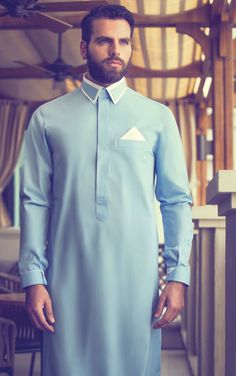 Years ago, anyone in the Gulf would see men of all ages only wearing the known traditional thobe. Jalabia For Men, Senator Styles For Men, Agbada Design, Arabic Clothing