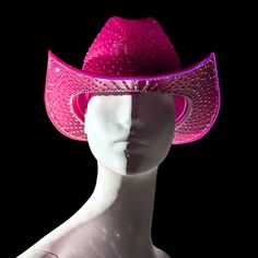 Leve seu visual para o próximo nível com nosso chapéu de cowboy neon com strass. Seu chapéu de cowboy merece tanto destaque quanto seus brincos e colar. Arrase com este chapéu e eleve seu visual para o próximo nível.




Decorado à mão e projetado por Stevie B EXCLUSIVE (Feito sob encomenda em 2 - 3 semanas) Cowboys Hat, Light Up Hats, Stevie B, Space Cowgirl, Chapeau Cowboy, Face Jewellery, Elegant Hats, Hat Ideas, Face Stickers