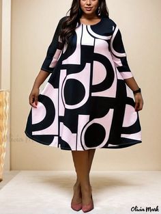 Olivia Mark - Womens Plus Size Geometric Print Dress - Elegant Half Sleeve Round Neck Loose Fit Attire Loose Dresses For Women, Short Loose Dress, Dress Geometric, Casual Dresses Plus Size, Printed Casual Dresses, Geometric Print Dress, Elegant Look, Loose Fitting Dresses, Stylish Plus