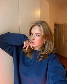 Medium Short Blonde Hairstyles, Brown Bob With Curtain Bangs, Straight Collar Bone Length Hair, Collarbone Length Hair With Layers, Youthful Haircuts, Chunky Layers, Collarbone Length Hair, Fine Straight Hair