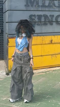 Junkies Style Aesthetic, Simple Outfits To Recreate, Sza Inspo Outfits, R&b Outfit Ideas, Fashion Mfs Outfits, Streetwear Photoshoot Women, 2000s Street Fashion, Creative Outfits Unique, Fly Outfits Women