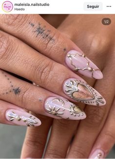 Filigree Nail Art, Alice In Wonderland Nails, Bohemian Nails, Gold Nail, Almond Acrylic Nails, Minimalist Nails, Dream Nails, Fire Nails, Funky Nails