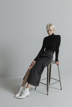 Dark Clothing, Androgynous Outfits, Fashion Feminine, 90s Looks, Androgynous Fashion, Short Blonde, Short Blonde Hair, 가을 패션