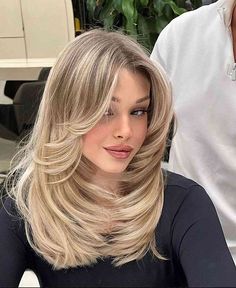 Collarbone Length Hair, Trendy We Fryzurach, Tan Skin Blonde Hair, Hairstyles For Layered Hair, Heart Face Shape, Trending Haircuts, Trending Hairstyles