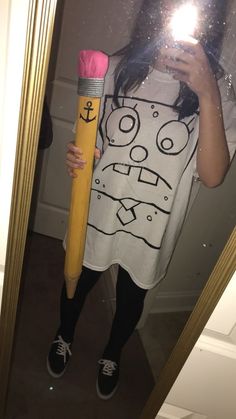 60 Easy Halloween Costumes for 2023 - Hike n Dip Doodlebob Costume, Cartoon Halloween Costumes, Clever Halloween, Spongebob Birthday, Couples Halloween Outfits, Holloween Costume