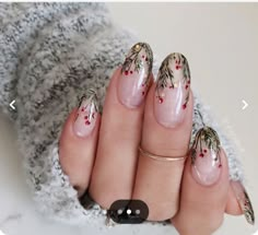 Wreath Christmas Nails, Garland Nails, Holiday Nails Flowers, Christmas Floral Nails, Floral Christmas Nails, Winter Floral Nails, Wreath Nails, Pointsetta Nails, Yule Nail Art