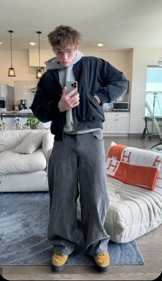 Baggy Pants Outfit Street Styles, Baggie Jeans Outfit, Baggie Jeans, Baggy Jeans Outfits, Guys Outfits, Grey Jeans Outfit, Baggy Pants Outfit, Dude Clothes, Simple Street Style