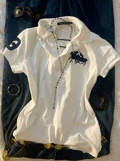 Cute Collared Shirt Outfits For School, Button Up Shirt Outfit Long Sleeve, Preppy Button Down Shirt Outfit, Outfit With Black Tank Top, 90s Chic Outfits, Y2k Polo Outfits, White Outfit Grunge, Polo Fits Women, Polo Girl Outfits