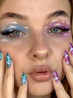 Fairy Style Makeup, Spring Fairy Makeup, Eyeliner Drawings, Fairycore Fits, Divine Aesthetic, Fairy Face, Slay Makeup, Artsy Makeup, Girly Makeup