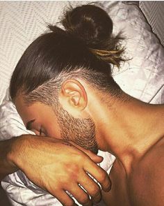 |conformément aux droits d'auteur et au copyright , aucun plagiat ne … #romandamour Roman d'amour #amreading #books #wattpad Man Bun Undercut, Undercut Long Hair, Man Bun, Undercut Hairstyles