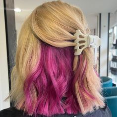 17 Bold Blonde Hair with Pink Underneath Looks – HairstyleCamp Blonde On Top Pink Underneath, Blonde Hair With Under Color, Pink Halo Hair Blonde, Under Dye Blonde, Pink Underdye Hair Blonde, Pink Hair Underneath Blonde, Half Pink Half Blonde Hair