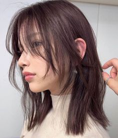 Hair Cuts Bangs Medium, Mi Long Haircut, Hair Medium Cut, Hairstyle For Layered Hair, Layer Short Hair, Short Hair Layers Shoulder Length, Layered Haircuts For Medium Hair Straight, Shoulder Length Straight Hairstyles, Straight Medium Length Hair