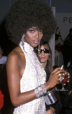 Naomi Campbell Red Carpet, Studio 54 Outfits, 1990 Fashion, Look Disco, Fashion 1990s, 70s Glam, Disco Glam