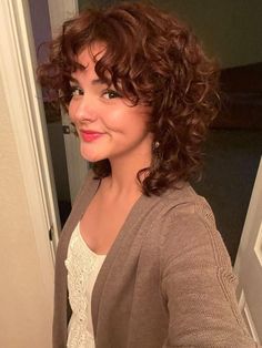 Hippie Hair Short, Short Wolf Haircut, Shaggy Curly Hair, Short Curly Hair Styles, Natural Curly Hair Cuts, Wolf Haircut, Curly Hair Photos, Hair Inspiration Short, Short Curly Haircuts