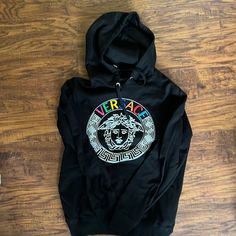 Multi Colored Medusa Print Versace Hoodie. Size Xs Versace Sweatshirt Women, Versace Hoodie, Medusa Print, Versace Tops, Colorful Hoodies, Multi Colored, Versace, Womens Tops, Sweatshirts Hoodie