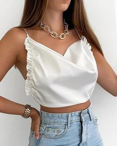 Crochet Crop Top Outfit, Backless Tank Top, Cute Short Dresses, Everyday Casual Outfits, Diy Fashion Clothing, Chic Type, Crop Top Outfits, Fashion Attire