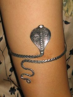 Upper Arm Bracelet Snake Armband Armlet Anklet Silver Tone Beautiful Cincin Diy, Upper Arm Bracelet, Anita Blake, Upper Arm Cuffs, Arm Bracelets Upper, Arm Bracelet, Cheap Diamond Rings, Maori Tattoo Designs, Metal Arm