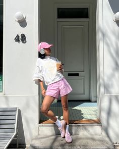 Scandi Girl, Coffee Outfit, Casual Chic Summer, Retro Looks, Summer Shorts Outfits, Outfit Inspo Casual, Adidas Spezial, Future Outfit, Summer Girl