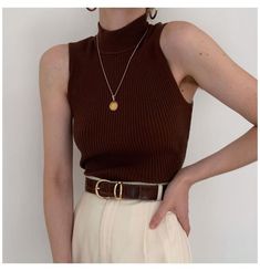 Knitted Top Outfit, Vintage Chocolate, Sleeveless Mock Neck, Academia Style, Jeans Mom, Mock Neck Top, Fashion Streetwear, Grace Kelly, Mode Vintage