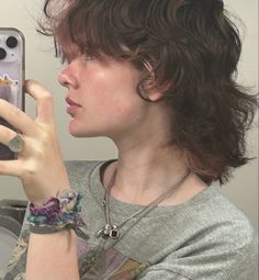 Enby Fashion, Chloe Moriondo, Short Grunge Hair, Shave My Head, Wolf Cut, Gender Envy, Short Wavy Hair, Short Wavy, Fluffy Hair