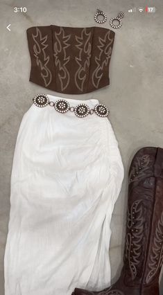 Cowboy Summer Outfits For Women, Country Glam Wedding Guest Outfit, Nslqvapm Bad Bunny Outfit, Marca Mp Concert Outfits, Rodeo Skirt Outfit, Woman Rodeo Outfit, Shein Cowgirl Outfits, Birthday Nashville Outfits, Country Graduation Outfits