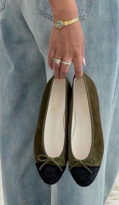 Chanel Ballerina, Wealthy Woman, Wealthy Women, Monk Strap Shoes, Ballerina Flats