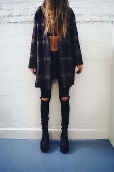 Cute fall outfit. Highwaisted jeans. Topshop jeans. Flannel fashion. Fall… Winter Hipster, Moda Ulzzang, Mode Poses, Jeans Aesthetic, Flannel Fashion, Aesthetic Tumblr, Lazy Girl, Topshop Jeans