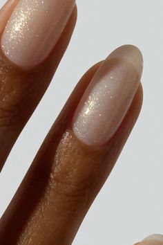 Translucent Shimmer Nails, Short Simple Oval Nails, Glossy Nails Pink, Bridal Nails Aesthetic, Model Off Duty Nails, Natural Nails Chrome, Pink Nails Shimmer, Muted Pink Nails, Cute Plain Nails