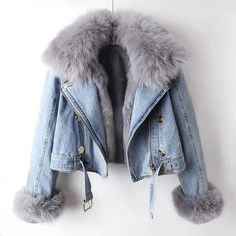 Fur Lined Denim Jacket, Jacket With Fur Collar, Look Winter, Denim Jacket With Fur, Looks Jeans, Jacket With Fur, Lined Denim Jacket, Cozy Coats