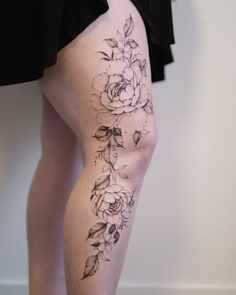 Floral knee leg tattoo Knee Leg Tattoo, Knee Frame Tattoos Women, Vines Around Knee Tattoo, Floral Knee Frame Tattoo, Floral Leg Piece, Knee Frame Tattoo, Vine And Flower Leg Tattoo, Floral Leg Tattoo, Floral Knee Tattoo