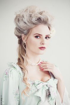 Marie Antoinette Hair Aesthetic, Marie Antoinette Inspired Hair, Baroque Hairstyle Women, Marie Antoinette Hair Diy, Marie Antoinette Hair Tutorial, Baroque Hairstyle, 17th Century Hair, French Women Hairstyles