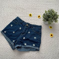 Floral Daisy Denim Shirt Brand New Size M (6) Y2k Low Rise Jeans, Shein Shorts, Sailor Shorts, Black Leather Shorts, Ripped Jean Shorts, Cute Pants, Flowy Shorts, Brown Shorts, Belted Shorts