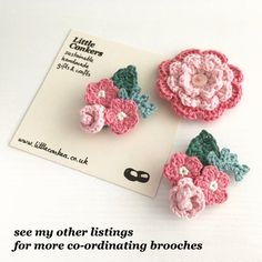 Hand-crocheted flower brooch in 100% recycled cotton yarn. This zero waste brooch in shades of pink features an upcycled button accent (the button will vary from the ones pictured). The brooch is presented on a card recycled from waste cardboard, which may be brown or cream. Makes a lovely gift for Mothers' Day, a 2nd wedding anniversary (cotton) or for any occasion. The brooch measures approximately 6.5cm (2¾ inches) across. »» ----- Gift Wrapping ----- «« I can gift-wrap your brooch for you, u Small Gifts For Women, Purple Flower Bouquet, Button Holes Wedding, 2nd Wedding Anniversary, Bouquet Brooch, Crocheted Flower, Easter Crochet Patterns, Crochet Decoration, Brooch Bouquets