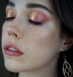 Cherry Coke Makeup, Makeup Trends 2023 Fall, Alternative Bridal Makeup, Pink And Gold Eyeshadow Looks, Fairy Wedding Makeup, Sheer Eyeshadow, Maquillage On Fleek, Dope Makeup